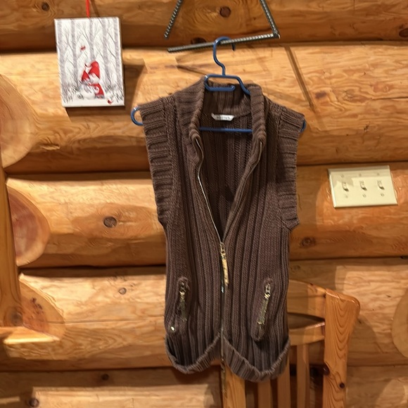 Very forest color some really cool zippers - Picture 3 of 5